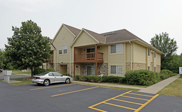 Arbor Heights Apartments in Janesville, WI - Foto de edificio - Building Photo