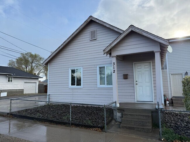 property at 312 16th St