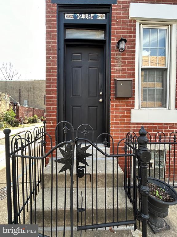 property at 218 E Wildey St
