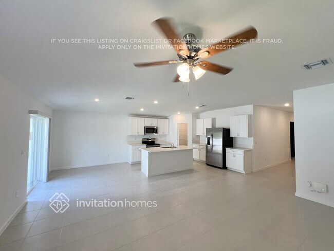 700 Carlyle Wy in Fort Pierce, FL - Building Photo - Building Photo