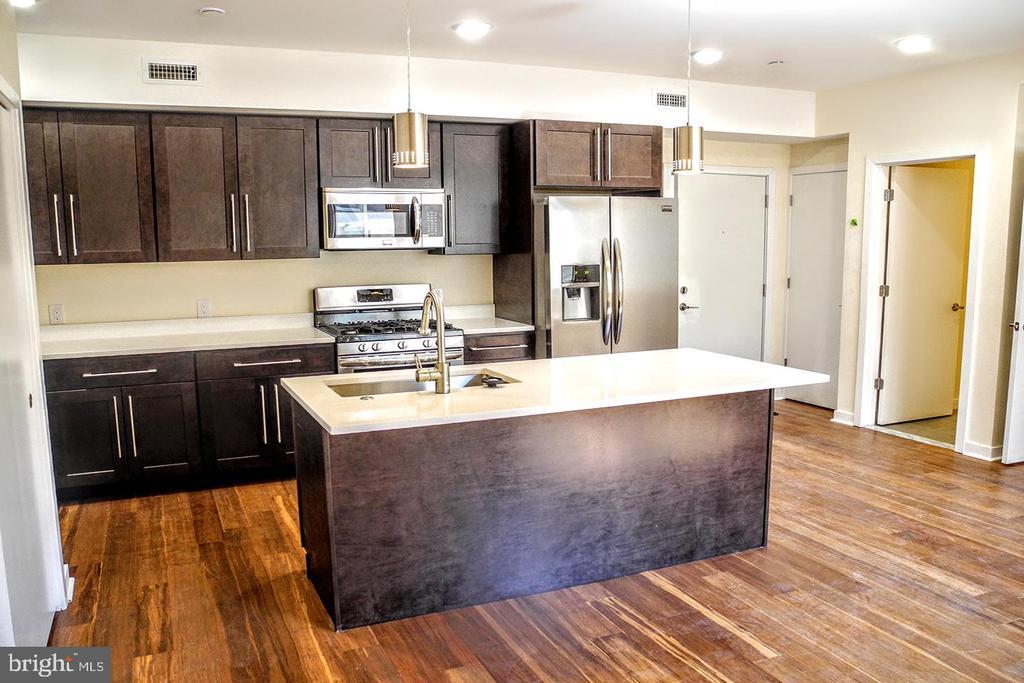 934 S 5th St in Philadelphia, PA - Building Photo