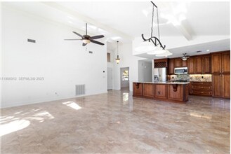 21344 Escondido Way S in Boca Raton, FL - Foto de edificio - Building Photo