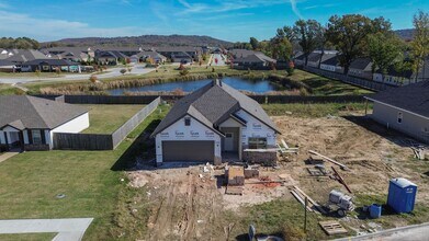 11 W Chikasaw Rd in Farmington, AR - Building Photo - Building Photo