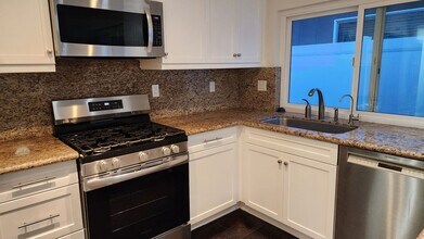 17986 Cashew St in Fountain Valley, CA - Building Photo - Building Photo