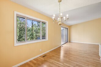 4621 SW Caldew St in Portland, OR - Building Photo - Building Photo
