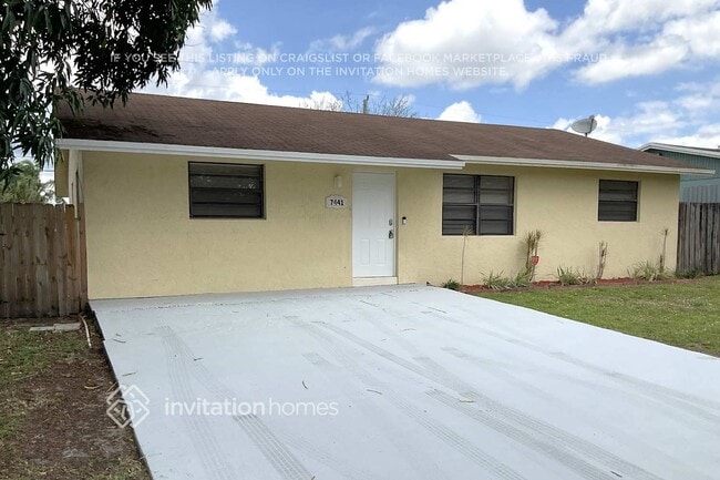 7441 Douglas St in Hollywood, FL - Foto de edificio - Building Photo
