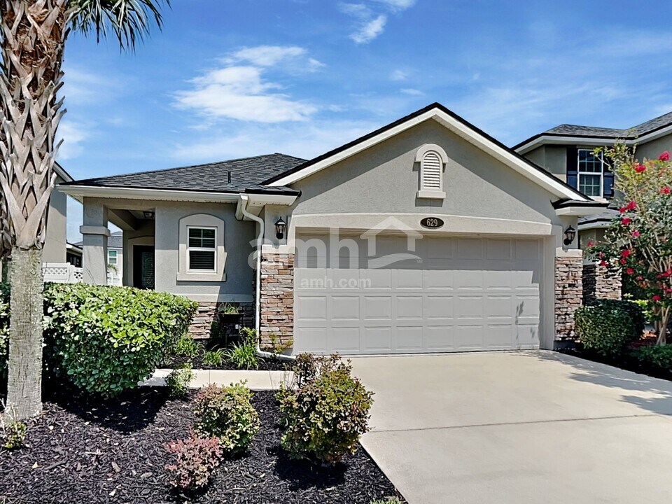 629 Drysdale Dr in Orange Park, FL - Foto de edificio