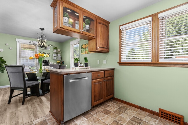 302 E Wilson Ave in Appleton, WI - Building Photo - Building Photo