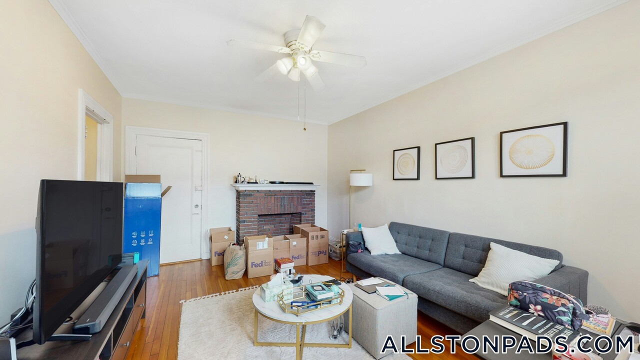 15 Glenville Ave in Boston, MA - Building Photo