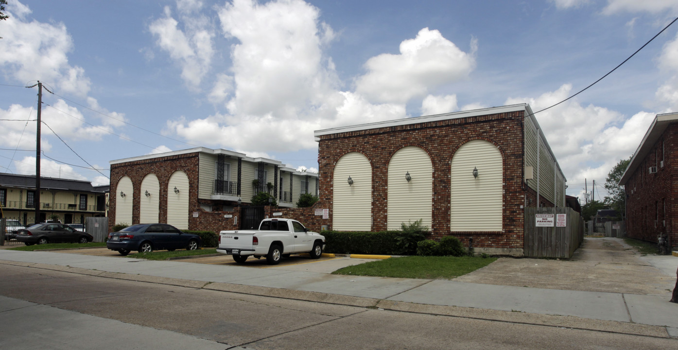 3900 Hessmer Ave in Metairie, LA - Foto de edificio