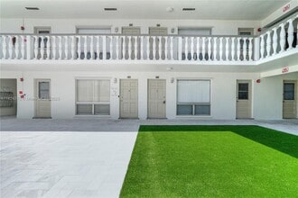 5450 Hollywood Blvd in Hollywood, FL - Building Photo - Building Photo