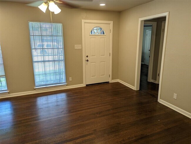 5622 Elmlawn Dr in Houston, TX - Foto de edificio - Building Photo