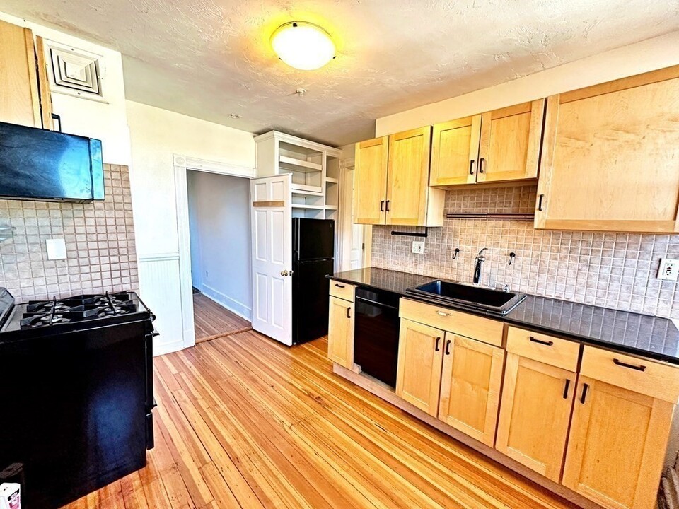 370 Sumner St in Boston, MA - Building Photo