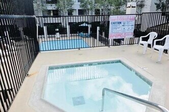 5646 Friars Rd in San Diego, CA - Building Photo - Building Photo