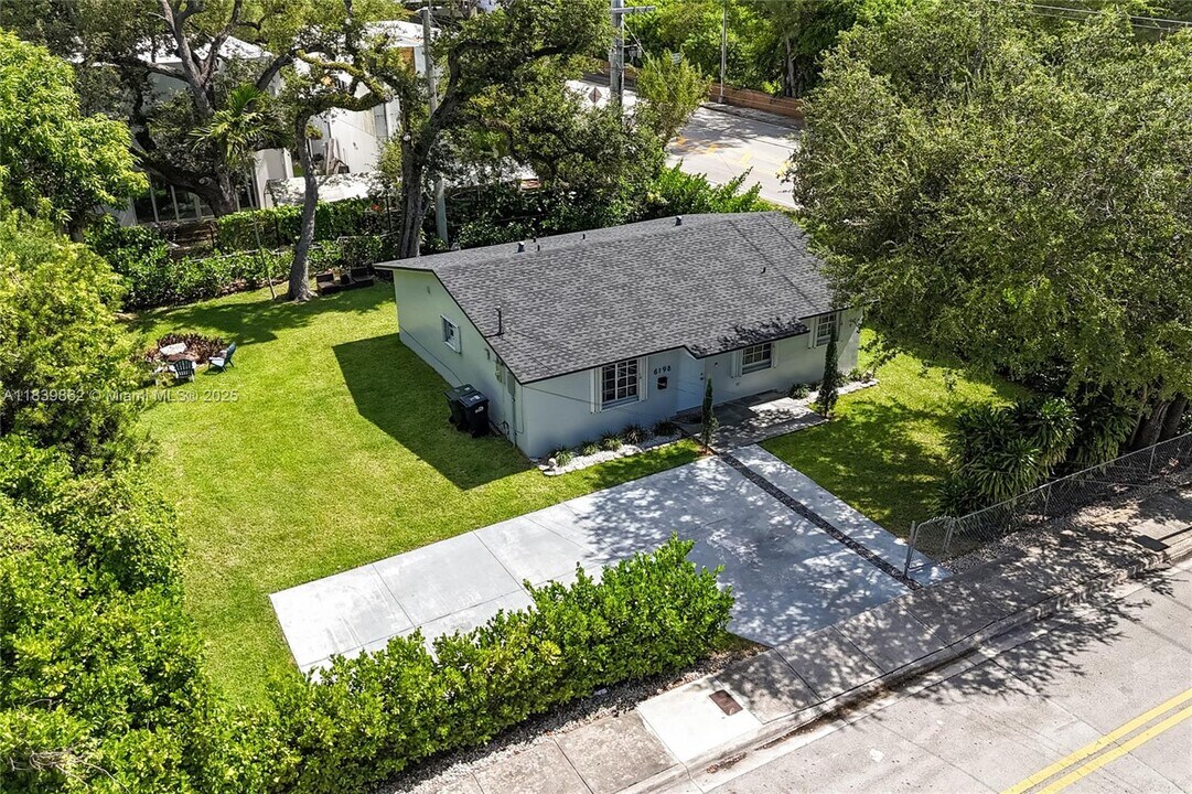 6198 SW 63rd St in South Miami, FL - Building Photo