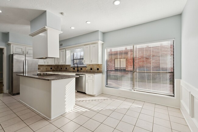 14819 Walbrook Dr in Sugar Land, TX - Building Photo - Building Photo