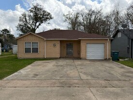 2125 Primrose St in Beaumont, TX - Building Photo