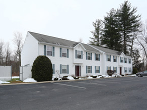 Meadowbrook Park Apartments in Queensbury, NY - Building Photo - Building Photo