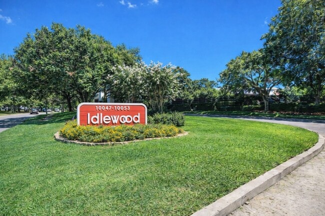 10049 Westpark Dr in Houston, TX - Foto de edificio - Building Photo