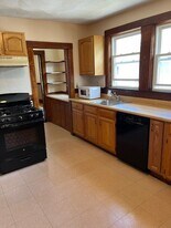 50 Upland Rd, Unit 2 in Somerville, MA - Building Photo