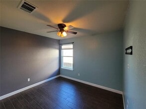 204 Phillips St in Hutto, TX - Building Photo - Building Photo