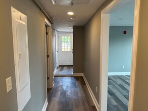252 Main St, Unit 2 in Hyannis, MA - Building Photo - Building Photo