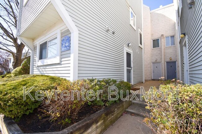 41 Hillcroft Way in Newtown, PA - Building Photo - Building Photo