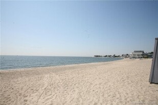 44 Warren St in Milford, CT - Building Photo