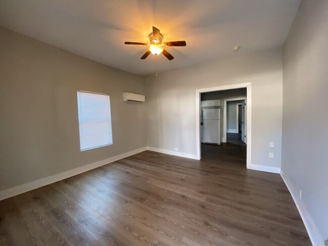 property at 817 W Matthews Ave