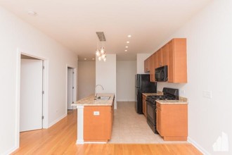 1351 S Halsted St in Chicago, IL - Building Photo - Building Photo