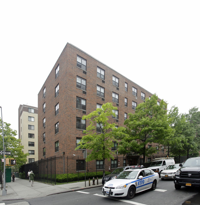 Tweemill Houses in New York, NY - Building Photo