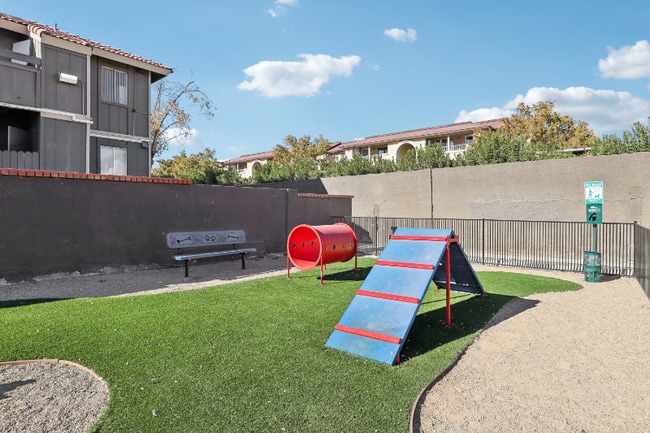 1750 Karen Ave in Las Vegas, NV - Building Photo - Building Photo