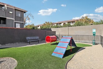 1750 Karen Ave in Las Vegas, NV - Building Photo - Building Photo
