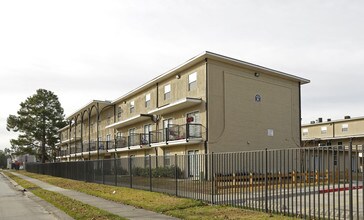 Hudson Square Apartments in Baton Rouge, LA - Building Photo - Building Photo