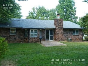3203 Cherokee Dr in Fayetteville, AR - Foto de edificio - Building Photo