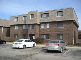1424 Carol Ct, Unit 3A in Palatine, IL - Building Photo