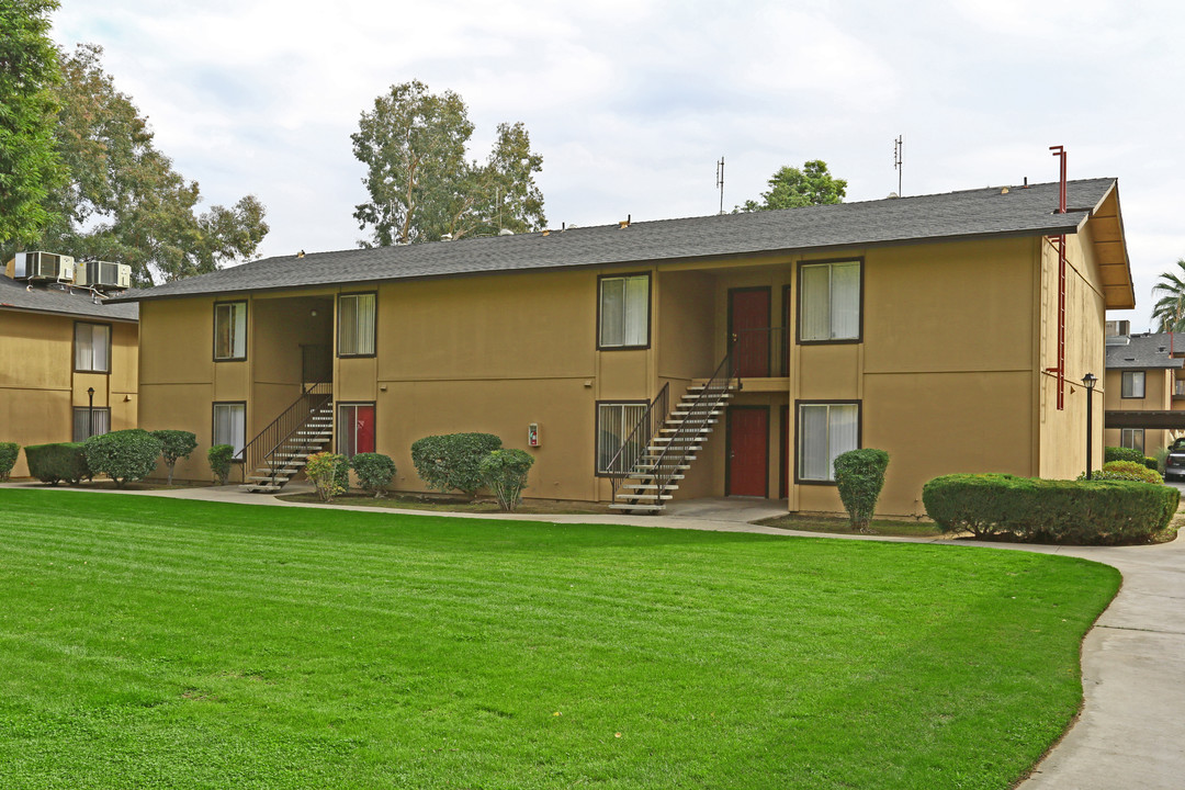 Canyon del Sol in Fresno, CA - Building Photo