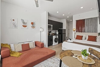 601 W 9th St in Dallas, TX - Foto de edificio - Building Photo