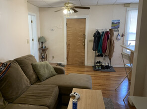 1004 New York St, Unit 1 in Lawrence, KS - Foto de edificio - Building Photo