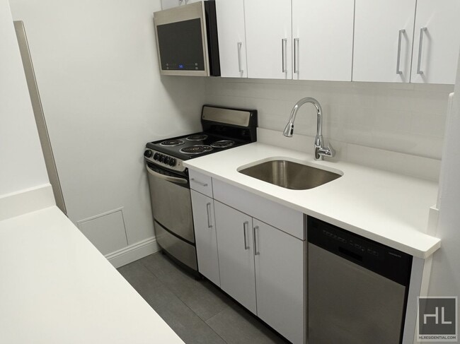 property at 160 W 73rd St