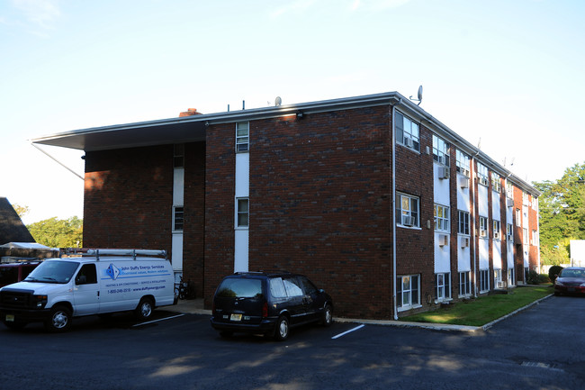 Birchwood Gardens (Plainfield Forest LLC) in Plainfield, NJ - Building Photo - Building Photo