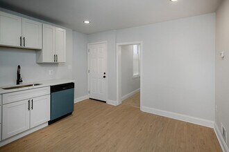 304 S Augusta Ave in Baltimore, MD - Building Photo - Building Photo