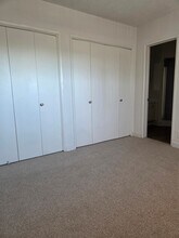 14335 Burbank Blvd in Van Nuys, CA - Foto de edificio - Building Photo