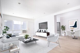 1040 S Genesee Ave in West Hollywood, CA - Building Photo