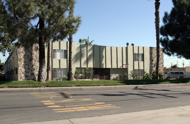 Orange Plaza in Paramount, CA - Building Photo - Building Photo