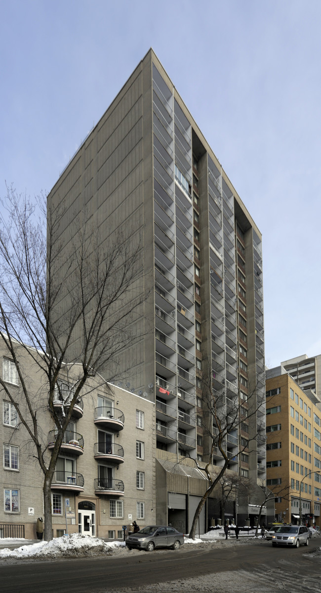 Château Latour in Montréal, QC - Building Photo - Primary Photo