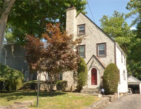 236 Nelson Rd in Scarsdale, NY - Building Photo - Building Photo