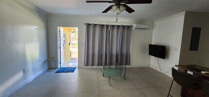 806 NE 7th St in Hallandale Beach, FL - Building Photo - Building Photo
