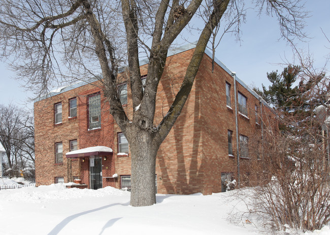 2324 Glenwood Ave N in Minneapolis, MN - Foto de edificio - Building Photo