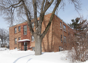 2324 Glenwood Ave N in Minneapolis, MN - Foto de edificio - Building Photo